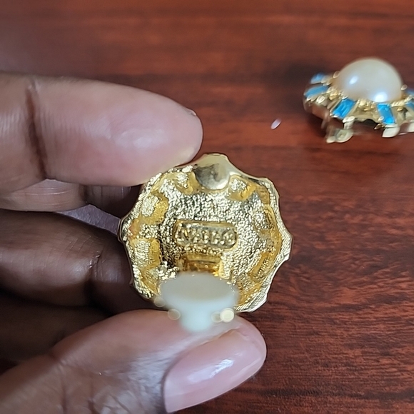 Vintage Ivana Trump Pearl/Turquoise Clip on Earrings - Picture 4 of 5